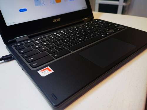 *ACER CHROMEBOOK R721T*360* FLIP*FULL TOUCHSCREEN*HDR WEBCAM*AMD A4-9120C*RADEON R4*4GB RAM*32GB SSD
