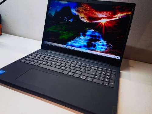 *STUNNING 8th GEN*LENOVO S145*N4000*8GB*500GB*UHD 600 GRAPHICS*5 MONTHS WARRANTY