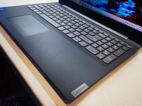 *STUNNING 8th GEN*LENOVO S145*N4000*8GB*500GB*UHD 600 GRAPHICS*5 MONTHS WARRANTY