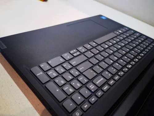 *STUNNING 8th GEN*LENOVO S145*N4000*8GB*500GB*UHD 600 GRAPHICS*5 MONTHS WARRANTY