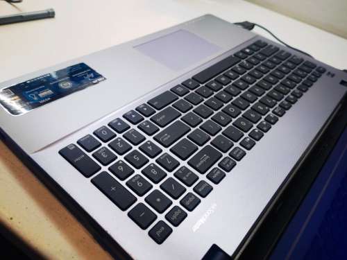 FAST!*HIGH SPEC!*ASUS X550L*i5-4200M*4GB RAM*240GB SSD*HD DISPLAY*SONICMASTER SOUND*