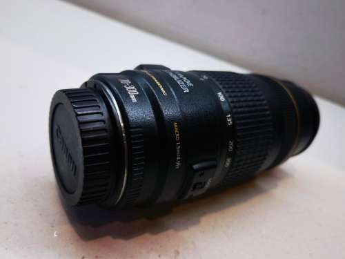 MACRO*CANON ULTRASONIC 70-300MM 1:4-5.6 IS USM*1.5M/4.9FT*