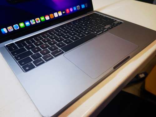 1ST BID TAKE*Do not miss*2020 MACBOOK PRO TOUCHBAR*CORE i5*8GB RAM*512GB NVME SSD*RETINA2560X1600*M1