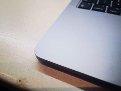 1ST BID TAKE*Do not miss*2020 MACBOOK PRO TOUCHBAR*CORE i5*8GB RAM*512GB NVME SSD*RETINA2560X1600*M1