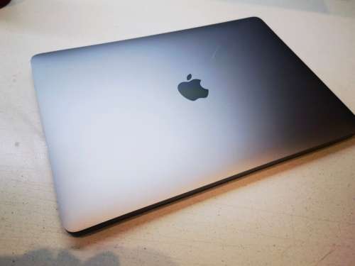 1ST BID TAKE*Do not miss*2020 MACBOOK PRO TOUCHBAR*CORE i5*8GB RAM*512GB NVME SSD*RETINA2560X1600*M1