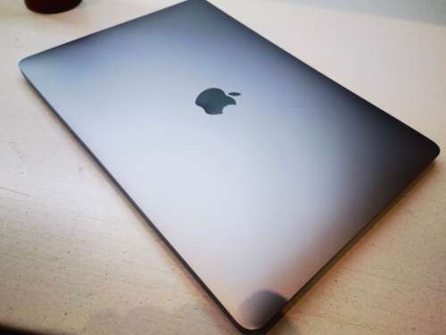 1ST BID TAKE*Do not miss*2020 MACBOOK PRO TOUCHBAR*CORE i5*8GB RAM*512GB NVME SSD*RETINA2560X1600*M1