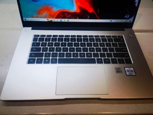 HUAWEI MATEBOOK D 15*i3-10110U*8GB DDR4*256GB SSD*FHD*IPS*UHD GRAPHICS