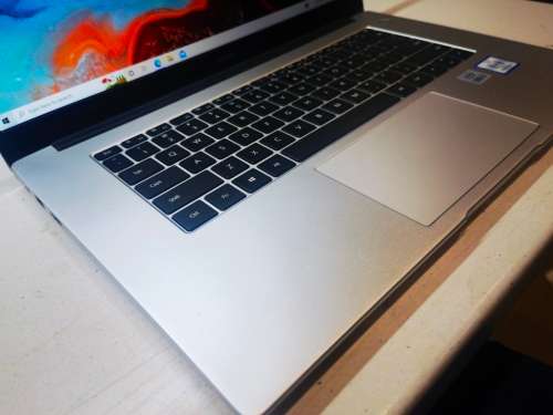 HUAWEI MATEBOOK D 15*i3-10110U*8GB DDR4*256GB SSD*FHD*IPS*UHD GRAPHICS