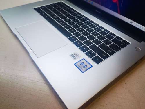 HUAWEI MATEBOOK D 15*i3-10110U*8GB DDR4*256GB SSD*FHD*IPS*UHD GRAPHICS