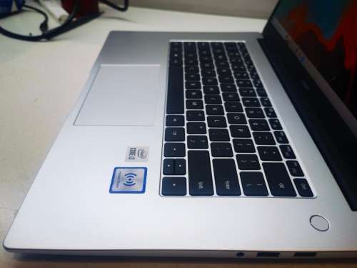 HUAWEI MATEBOOK D 15*i3-10110U*8GB DDR4*256GB SSD*FHD*IPS*UHD GRAPHICS