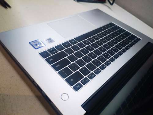 HUAWEI MATEBOOK D 15*i3-10110U*8GB DDR4*256GB SSD*FHD*IPS*UHD GRAPHICS