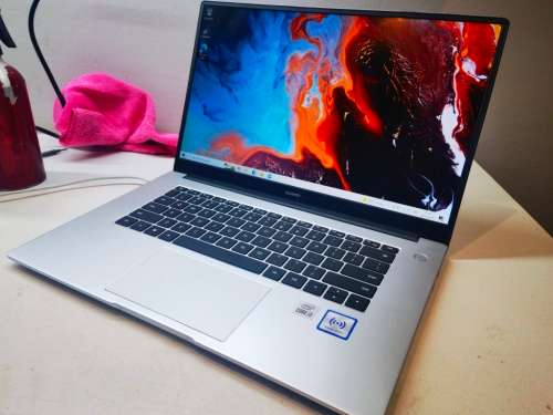 HUAWEI MATEBOOK D 15*i3-10110U*8GB DDR4*256GB SSD*FHD*IPS*UHD GRAPHICS