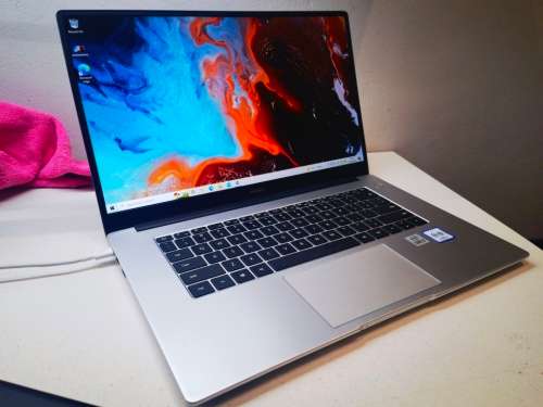 HUAWEI MATEBOOK D 15*i3-10110U*8GB DDR4*256GB SSD*FHD*IPS*UHD GRAPHICS