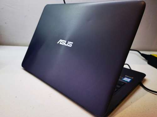 *EXTREME PERFORMANCE*ASUS ZENBOOK UX305U*i7-6500u*8GB RAM*FHD*256GB SSD*