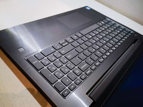 BEAST!*VERY HIGH SPEC!*LENOVO V330*i5-8250U*FHD*8GB DDR4*256GB SSD*UHD 620 GRAPHICS*