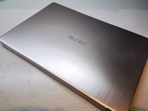 BEAUTIFUL*HIGH SPEC*ASUS VIVOBOOK S510UA*i5-8250u*HD*1000GB SSHD*8GB RAM*UHD 620 GRAPHICS
