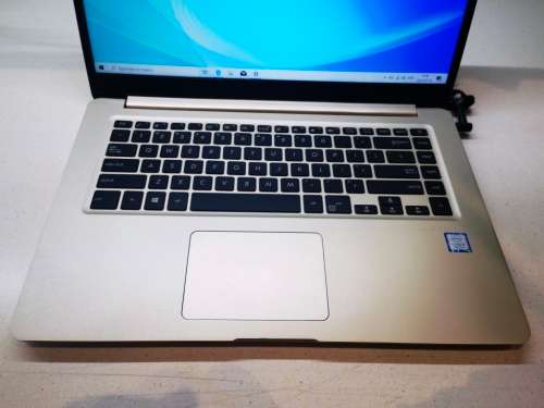 BEAUTIFUL*HIGH SPEC*ASUS VIVOBOOK S510UA*i5-8250u*HD*1000GB SSHD*8GB RAM*UHD 620 GRAPHICS