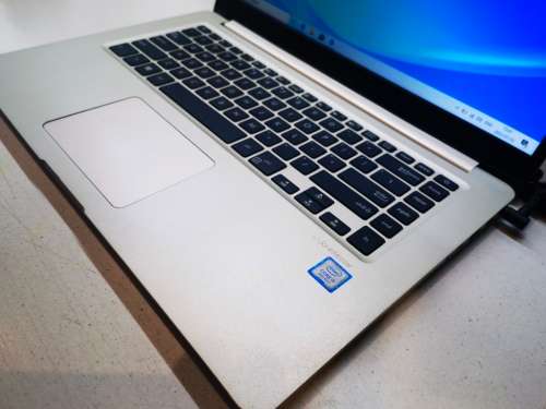 BEAUTIFUL*HIGH SPEC*ASUS VIVOBOOK S510UA*i5-8250u*HD*1000GB SSHD*8GB RAM*UHD 620 GRAPHICS