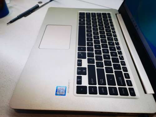 BEAUTIFUL*HIGH SPEC*ASUS VIVOBOOK S510UA*i5-8250u*HD*1000GB SSHD*8GB RAM*UHD 620 GRAPHICS