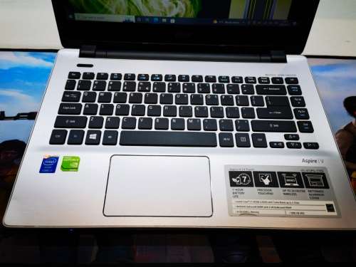 BEAST specs!*V RANGE*TOUCHSCREEN*ACER ASPIRE V3*i7-4510U*NVIDIA 840M*8GB RAM*256GB SSD
