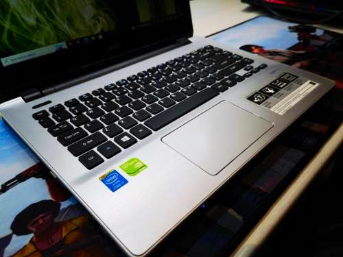 BEAST specs!*V RANGE*TOUCHSCREEN*ACER ASPIRE V3*i7-4510U*NVIDIA 840M*8GB RAM*256GB SSD