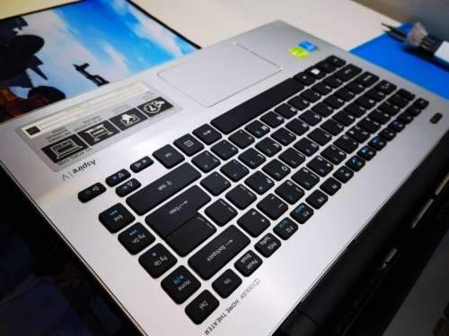 BEAST specs!*V RANGE*TOUCHSCREEN*ACER ASPIRE V3*i7-4510U*NVIDIA 840M*8GB RAM*256GB SSD