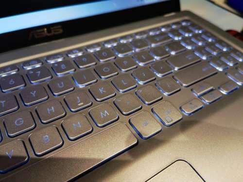 AS NEW!*VERY FAST!*10TH GEN!*ASUS VIVOBOOK X515JA*i5-1035G1*8GB DDR4*256GB SSD*BACKLIT