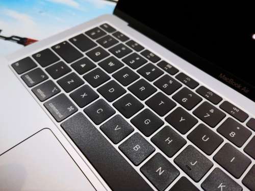 *DO NOT MISS!*13`2019 MACBOOK AIR TRUE TONE*8TH GEN*i5-8210Y*8GB RAM*256GB SSD*235 CYCLES