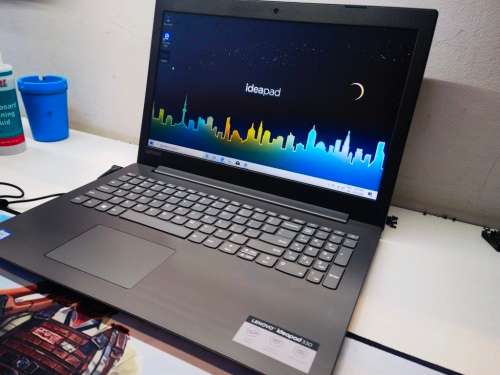 *BEAUTIFUL 8th GEN*LENOVO 330*i3-8130U*1000GB*HD*8GB DDR4*
