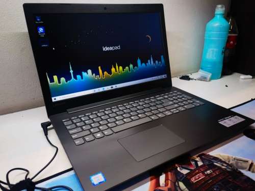 *BEAUTIFUL 8th GEN*LENOVO 330*i3-8130U*1000GB*HD*8GB DDR4*