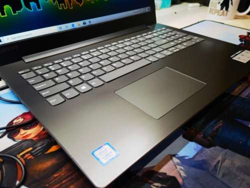 *BEAUTIFUL 8th GEN*LENOVO 330*i3-8130U*1000GB*HD*8GB DDR4*
