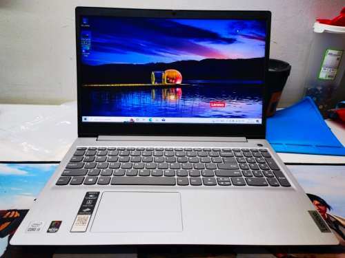 10TH GEN BEAST!*LENOVO IDEAPAD 3*i5-1035g4*8GB DDR4*256GB SSD*HD*G4 GRAPHICS*WARRANTY