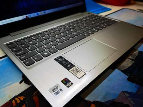 10TH GEN BEAST!*LENOVO IDEAPAD 3*i5-1035g4*8GB DDR4*256GB SSD*HD*G4 GRAPHICS*WARRANTY