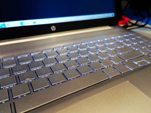 AS BRAND NEW!*11TH GEN BEAST!*HP NOTEBOOK 15s*i7-1165G7*8GB DDR4*512GB SSD*FHD*BACKLIT