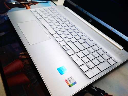 AS BRAND NEW!*11TH GEN BEAST!*HP NOTEBOOK 15s*i7-1165G7*8GB DDR4*512GB SSD*FHD*BACKLIT