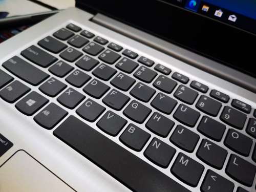 AS NEW!*FAST*9th GEN*LENOVO IDEAPAD 3*N4020*4GB*256GB SSD*FULL HD*UHD 600 GRAPHICS*WARRANTY