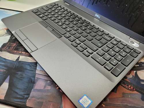 VERY FAST*MINT*8TH GEN QUAD CORE*DELL LATITUDE 5500*i7-8665U*16GB*UHD 620*256GB SSD*FULL HD*