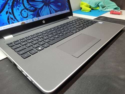 VERY FAST!*HIGH SPEC!*LATEST MODEL*HP 250 G6*7TH GEN i5-I5-7200u*8GB DDR4*240GB SSD*