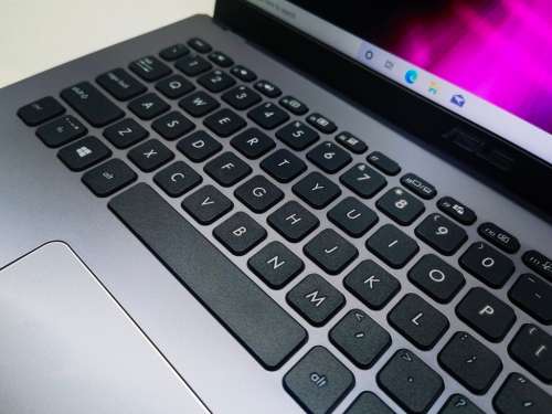 Beast specs!*FAST!*AS NEW!*ASUS VIVOBOOK X509FA*i7-8565U*20GB DDR4*512GB SSD*500GB HDD*WARRANTY