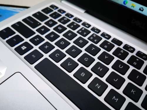 Amazing!*AS NEW!*VERY FAST!*DELL INSPIRON 7380*8TH GEN i7*i7-8565U*8GB*256GB SSD*FHD*