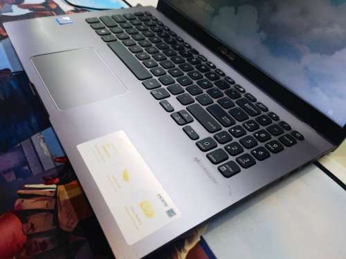 VERY FAST!**ASUS VIVOBOOK X509*i3-7020u*8GB DDR4*256GB SSD*