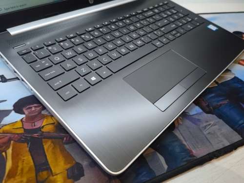 VERY FAST!*STUNNING!*HP NOTEBOOK 15*i5-8250U*8GB DDR4*240GB SSD*HD*