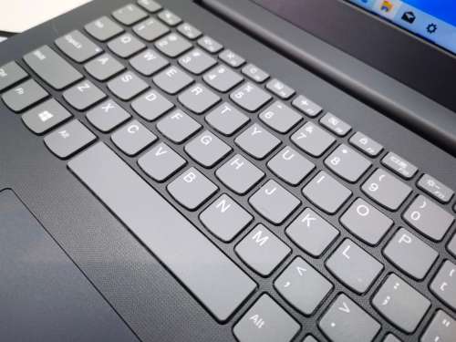FAST!*HIGH SPEC!*QUAD CORE 8th Gen i5*LENOVO 130*i5-8250U*12GB DDR4*480GB SSD*UHD620*