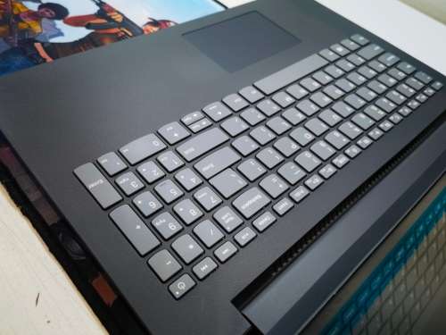 FAST!*HIGH SPEC!*QUAD CORE 8th Gen i5*LENOVO 130*i5-8250U*12GB DDR4*480GB SSD*UHD620*