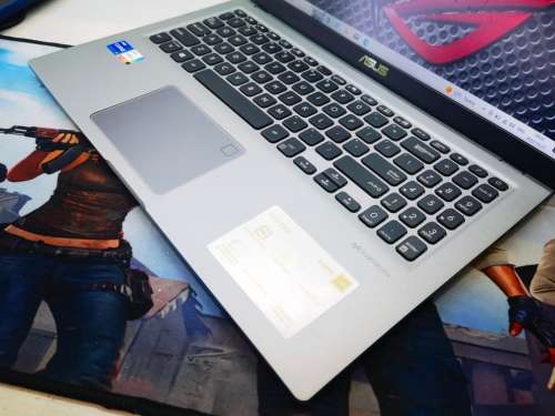 11TH GEN BEAST*VERY FAST!*ASUS VIVOBOOK X515P*i7-1165G7*8GB DDR4*512GB SSD*HD*G7 GRAPHICS