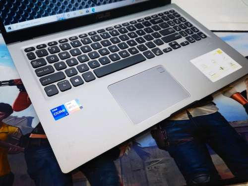 11TH GEN BEAST*VERY FAST!*ASUS VIVOBOOK X515P*i7-1165G7*8GB DDR4*512GB SSD*HD*G7 GRAPHICS
