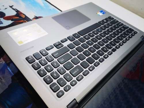 11TH GEN BEAST*VERY FAST!*ASUS VIVOBOOK X515P*i7-1165G7*8GB DDR4*512GB SSD*HD*G7 GRAPHICS