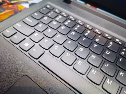 MINT!*HIGH SPEC*LENOVO IDEAPAD 110*i3-6001U*500GB HDD*8GB DDR4*DVD*HD