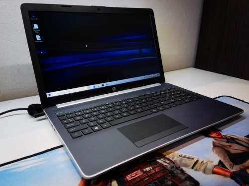 VERY FAST!*STUNNING!*HP NOTEBOOK 15*i5-8250U*8GB DDR4*SAMSUNG EVO 256GB NVME*HD*