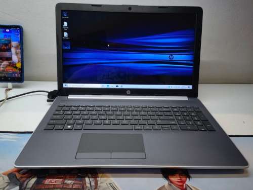 VERY FAST!*STUNNING!*HP NOTEBOOK 15*i5-8250U*8GB DDR4*SAMSUNG EVO 256GB NVME*HD*